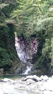 ～尾白川渓谷～「南アルプスの天然水」の源流